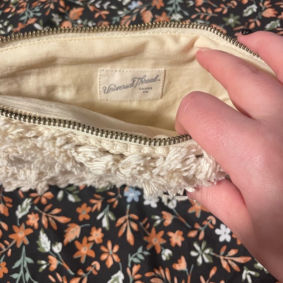 Universal thread jacquard print handloom pouch clutch - Picture 2 of 6